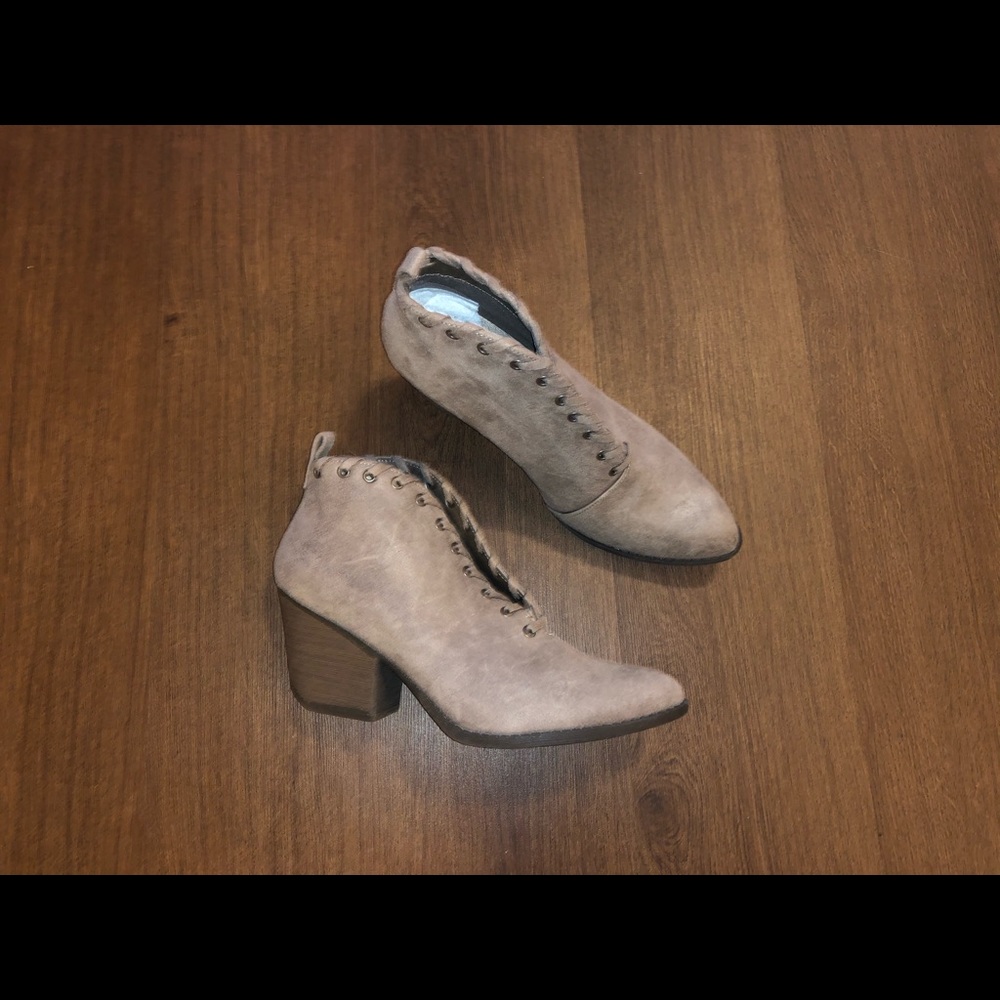 Heeled boots